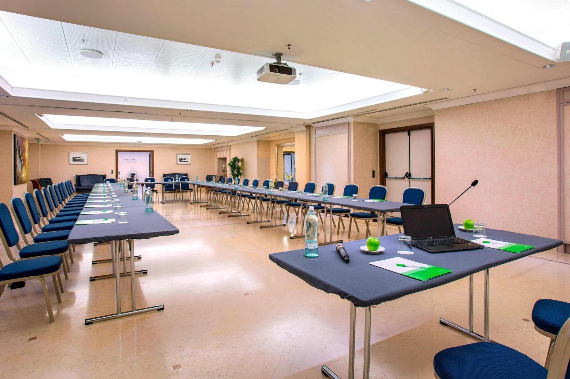 Courtyard By Marriott Rome Central Park Εξωτερικό φωτογραφία