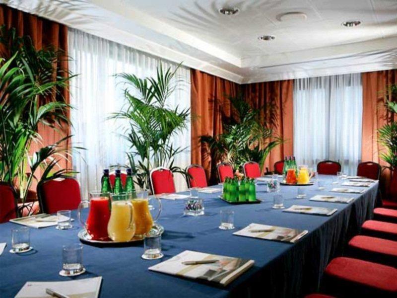 Courtyard By Marriott Rome Central Park Ανέσεις φωτογραφία